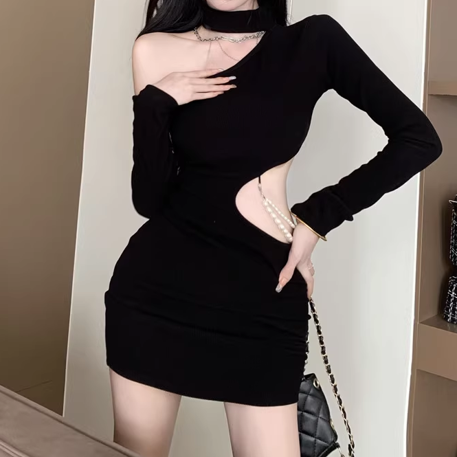 Hollow Pearl Chain One-Shoulder Black Dress