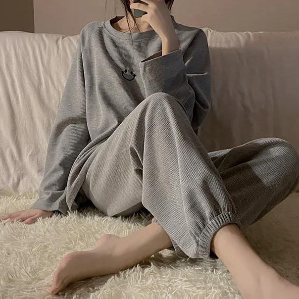 Smiley Home Clothes Long-Sleeved Pajamas Set