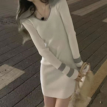 V-Neck Versatile Long-Sleeved Hip-Covering Knitted Dress