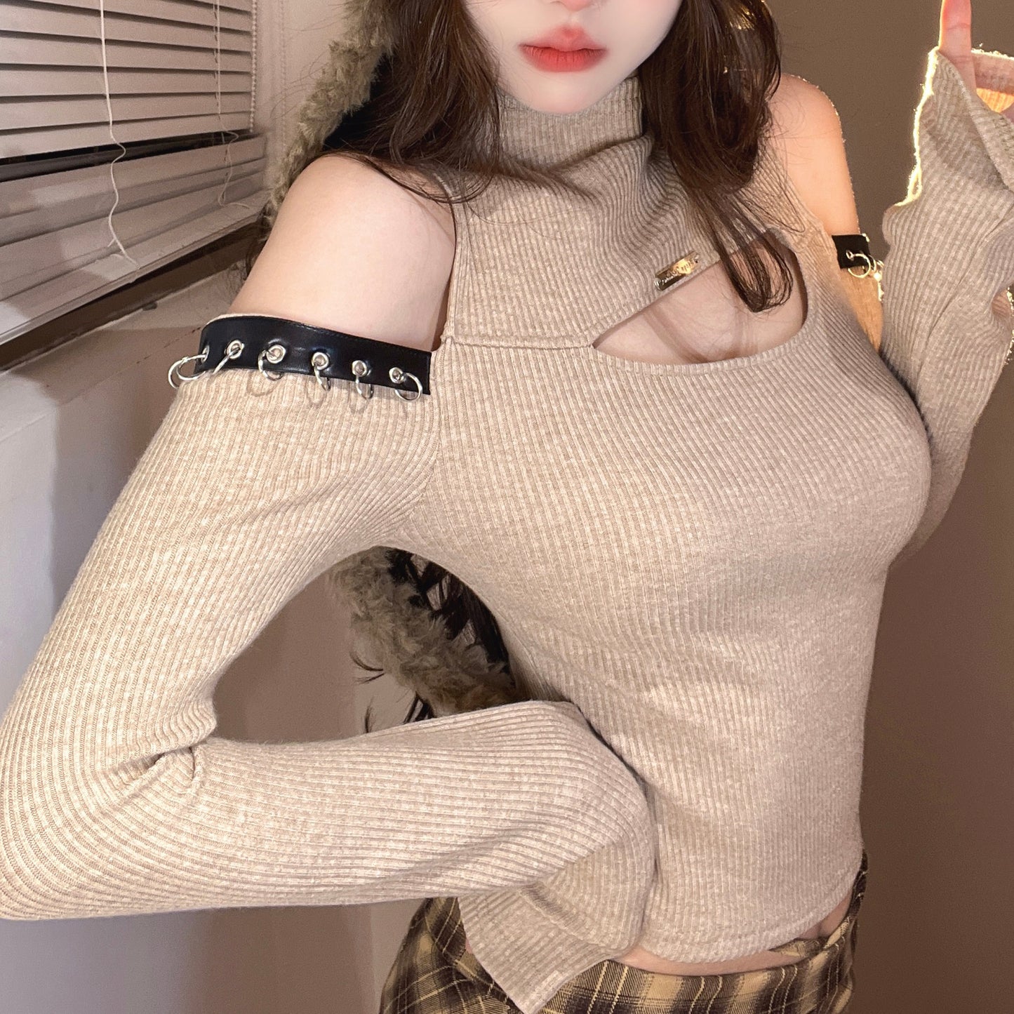 Long-Sleeved Slimming Hollow Sexy Sweater