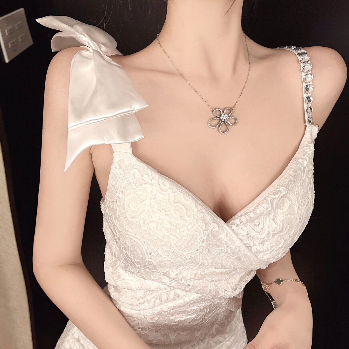 Sling Bow Knot Diamond V-Neck Lace Cocktail Dress