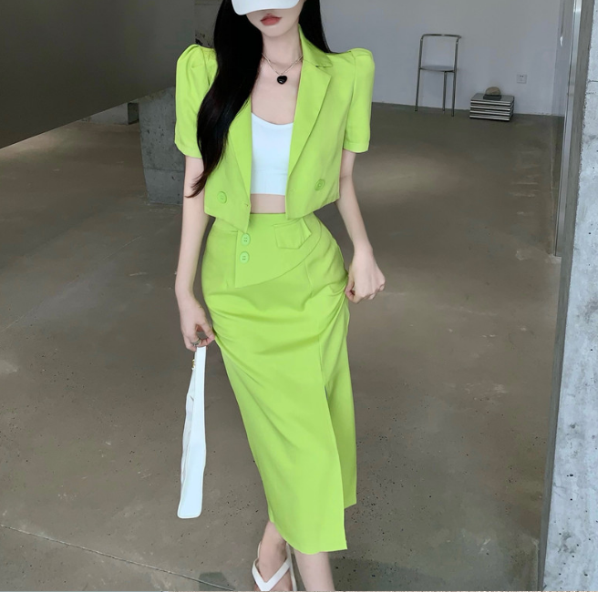 Summer Suit With Blazer And High-Waisted Slit Skirt